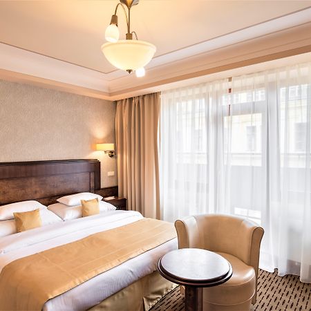 Majestic Plaza Hotel Praga Esterno foto